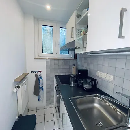 Helles, Gepflegtes Souterrain In Ruhiger Lage