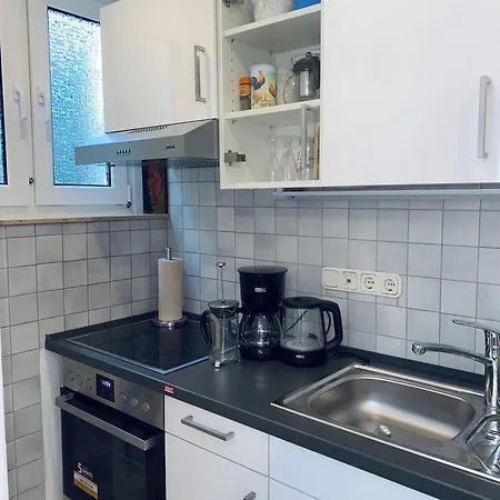 Helles, Gepflegtes Souterrain In Ruhiger Lage Düsseldorf