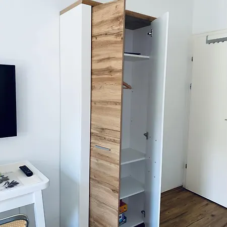 Helles, Gepflegtes Souterrain In Ruhiger Lage * Düsseldorf