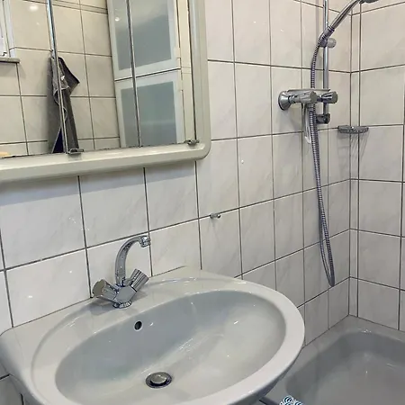 Daire Helles, Gepflegtes Souterrain In Ruhiger Lage