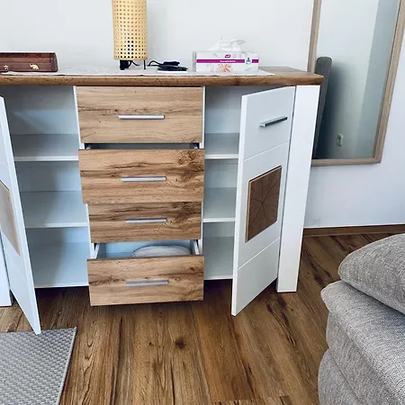 Appartement Helles, Gepflegtes Souterrain In Ruhiger Lage Düsseldorf