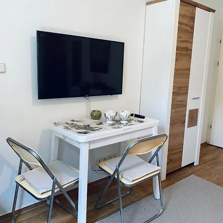 Helles, Gepflegtes Souterrain In Ruhiger Lage *