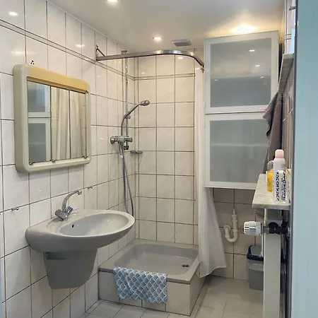 Appartement Helles, Gepflegtes Souterrain In Ruhiger Lage *