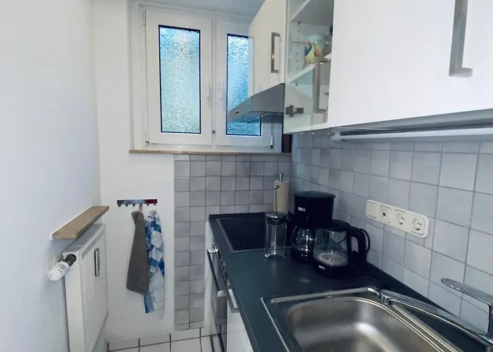 Helles, Gepflegtes Souterrain In Ruhiger Lage