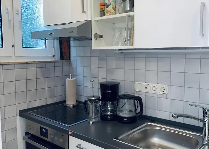 Helles, Gepflegtes Souterrain In Ruhiger Lage Düsseldorf