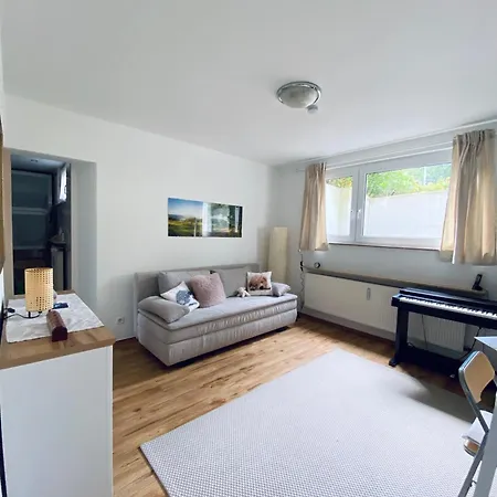 Helles, Gepflegtes Souterrain In Ruhiger Lage