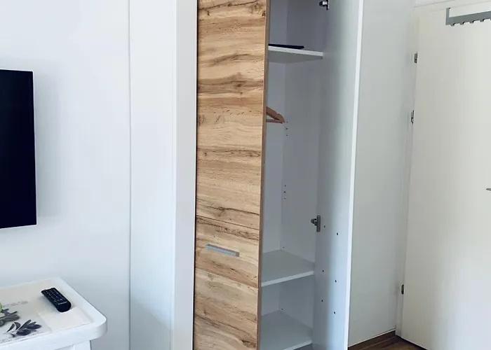 Helles, Gepflegtes Souterrain In Ruhiger Lage * Düsseldorf