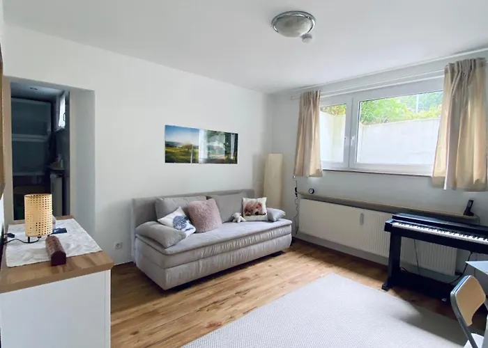 Helles, Gepflegtes Souterrain In Ruhiger Lage